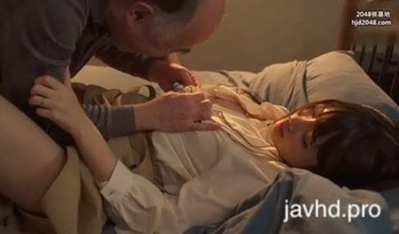 Anh xã đi vắng cô vợ bị lão già nhà sát bên hiếp suzu harumiya